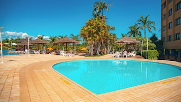4 piscinas externas, espreguiçadeiras