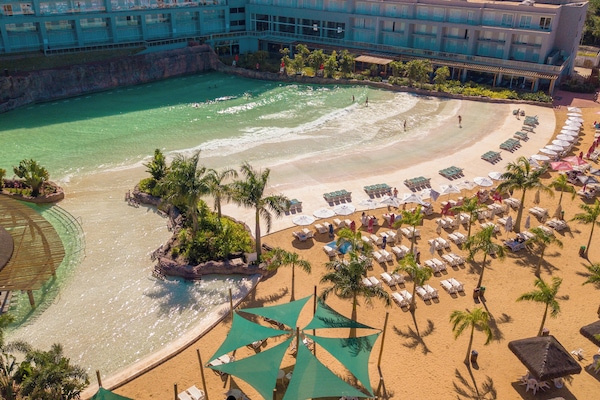 Private beach, 2 beach bars, fishing