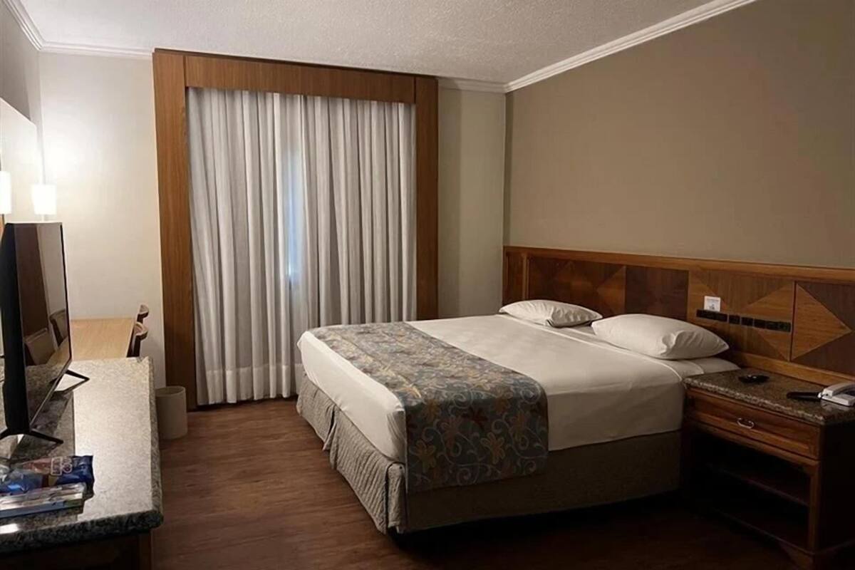 Minibar, desk, blackout curtains, free WiFi