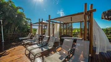 4 piscinas externas, espreguiçadeiras