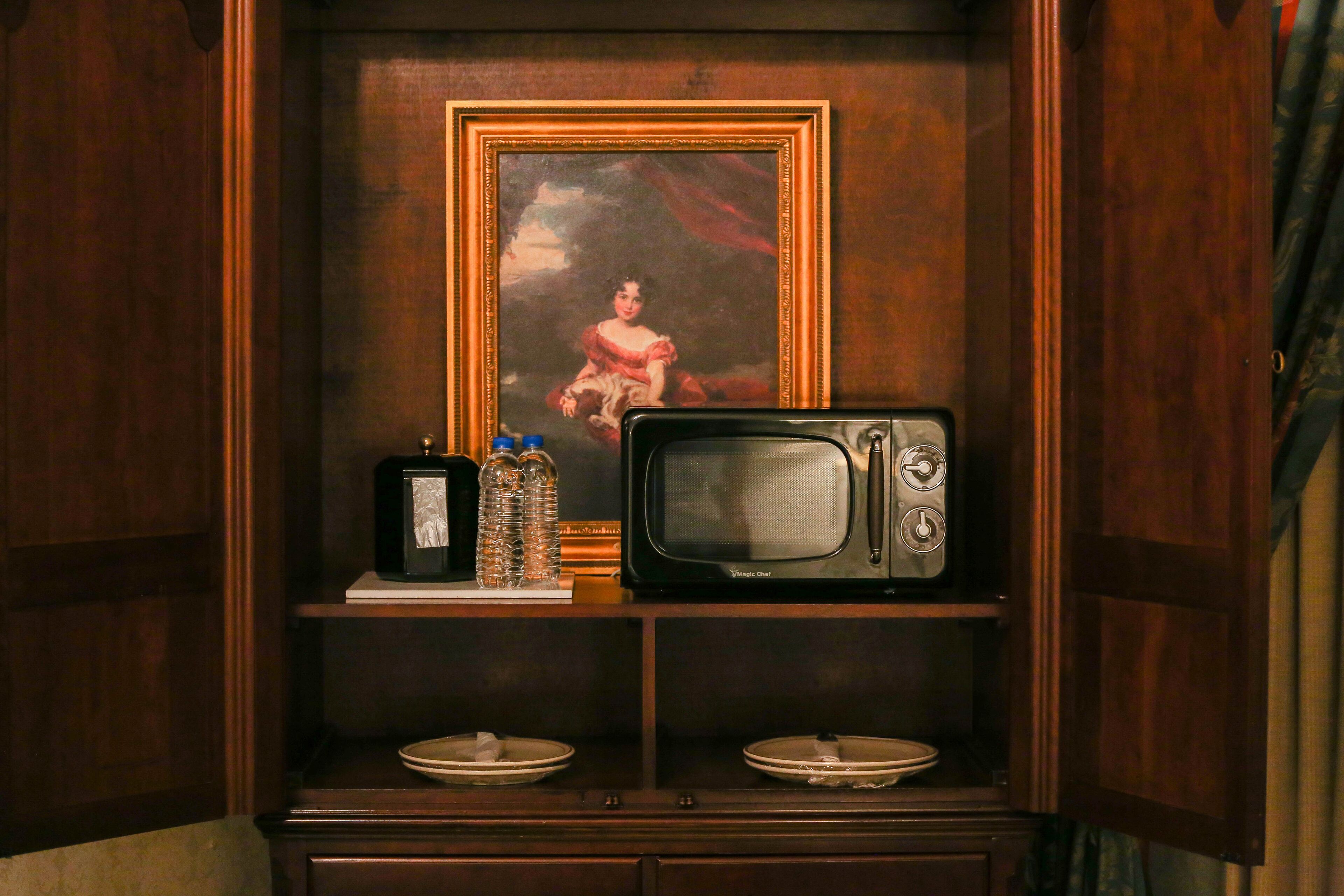 apartment suite | microwave