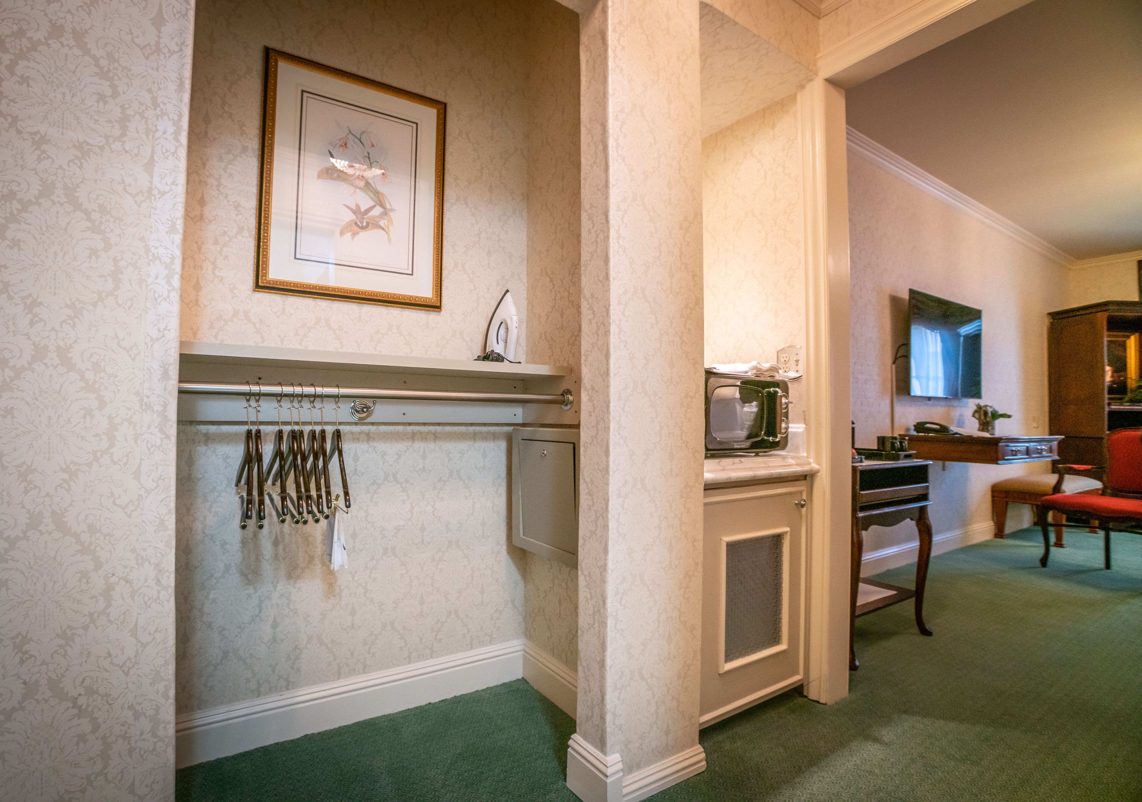 apartment suite - accessible | 1 bedroom, in-room safe, desk, laptop workspace