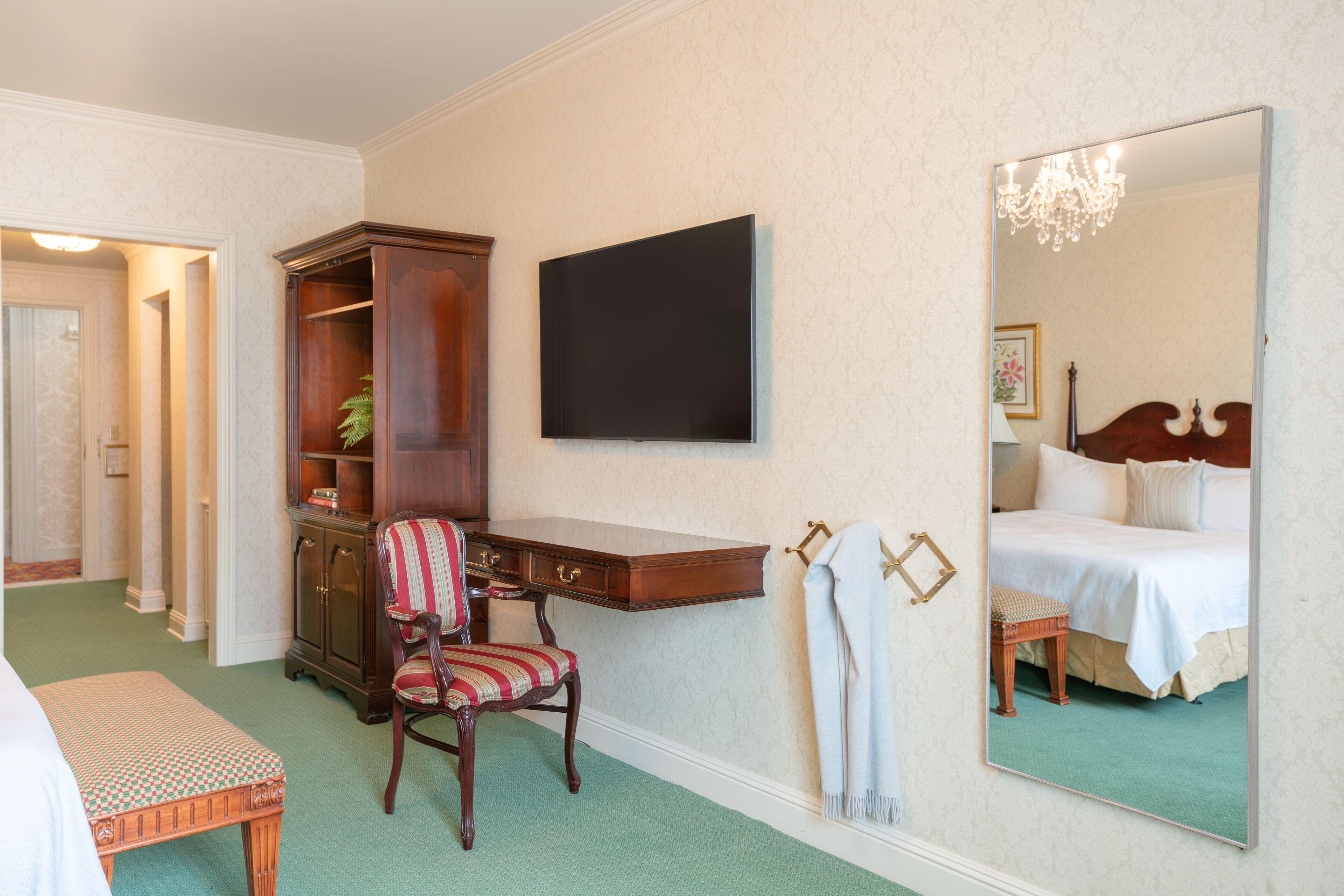 luxe studio suite - accessible | 1 bedroom, in-room safe, desk, laptop workspace