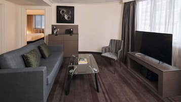 Executive One Bedroom King Suite | Premium bedding, Select Comfort beds, minibar, in-room safe