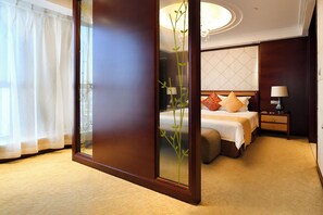 Executive Suite | Premium bedding, down comforters, pillowtop beds, minibar - Central Hotel Shanghai (Shanghai)