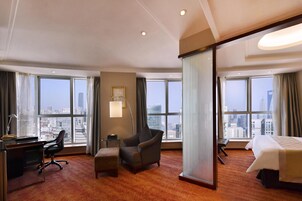 Deluxe Room, 1 King Bed | Premium bedding, down comforters, pillowtop beds, minibar