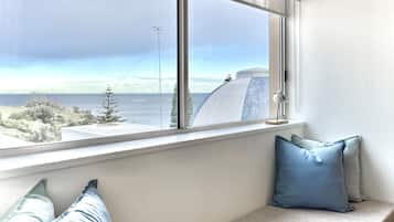 Deluxe Studio with Partial Ocean View  | Minibar, in-room safe, desk, laptop workspace