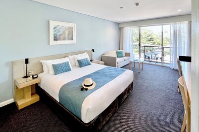 Coogee Sands Hotel & Apartments