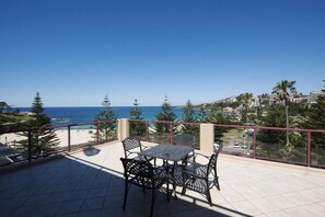 View from property - Coogee Sands Hotel & Apartments (Sydney)