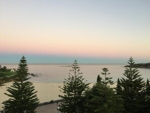 View from property - Coogee Sands Hotel & Apartments (Sydney)
