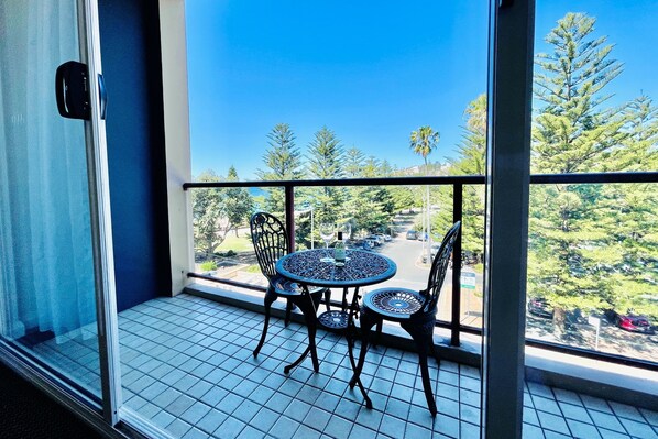 Estudio Deluxe, balcón, vistas parciales al mar | Vistas al mar
