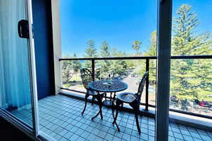 Deluxe Studio with Balcony and Partial Ocean View | Beach/ocean view