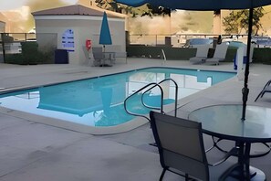 Outdoor pool, open 10:00 AM to 6:00 PM, sun loungers