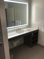 淋浴/盆浴组合、吹风机、毛巾