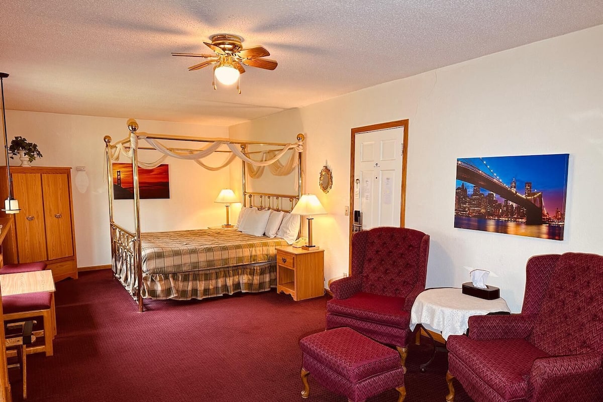 Honeymoon Suite