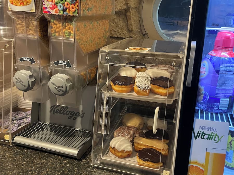 Free daily continental breakfast