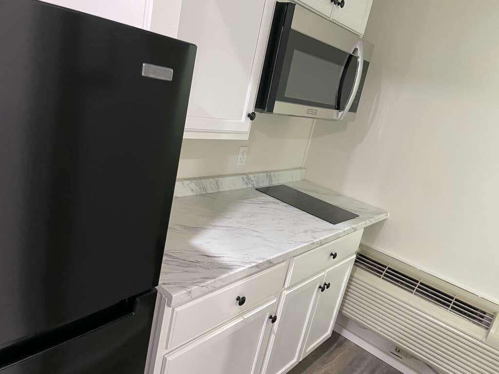 Deluxe Room | Private kitchen | Fridge, microwave, eco-friendly cleaning products