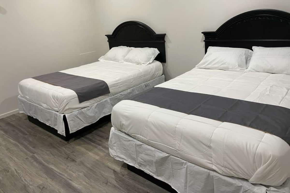 Chambre Standard double | Draps en coton égyptien, literie de qualité, bureau