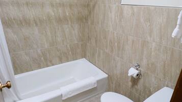 غرفة عادية | حمام | مجففات شعر، مناشف