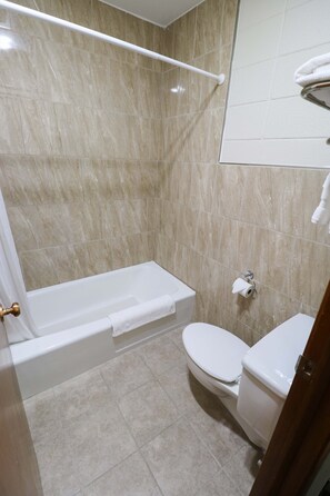Standard Room | Bathroom | Hair dryer, towels