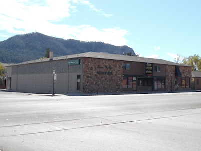 Bear Lodge Motel