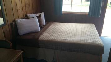 Room, 1 Queen Bed | Iron/ironing board, rollaway beds, free WiFi, alarm clocks