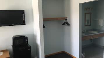 Deluxe Room, 2 Queen Beds | Iron/ironing board, rollaway beds, free WiFi, alarm clocks