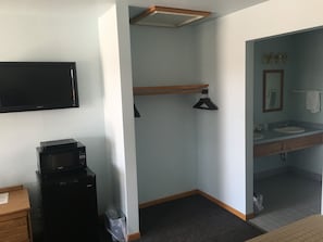 Deluxe Room, 2 Queen Beds | Iron/ironing board, rollaway beds, free WiFi, alarm clocks