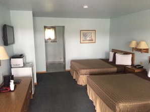 Room, 2 Queen Beds, Jetted Tub