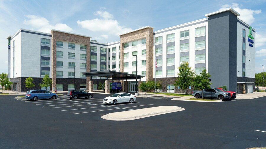 Holiday Inn Express & Suites Mall of America - MSP Airport by IHG