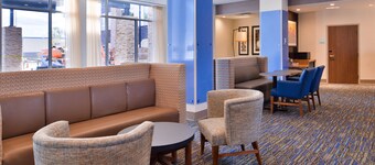 Holiday Inn Express & Suites Mall of America - MSP Airport by IHG