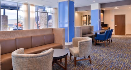 Holiday Inn Express & Suites Mall of America - MSP Airport by IHG