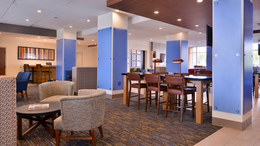 Holiday Inn Express & Suites Mall of America - MSP Airport by IHG