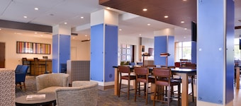 Holiday Inn Express & Suites Mall of America - MSP Airport by IHG