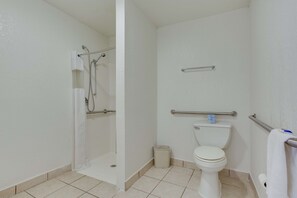 Shower, towels - Motel 6 El Paso, TX - West (El Paso)