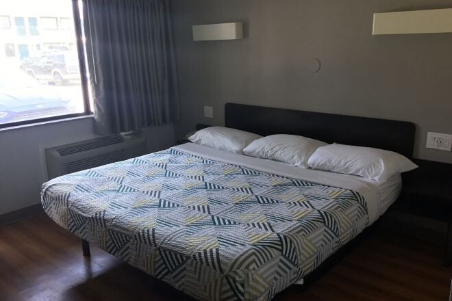 Wi-Fi de cortesia, roupa de cama