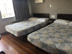 Free WiFi, bed sheets - Motel 6 El Paso, TX - West (El Paso)