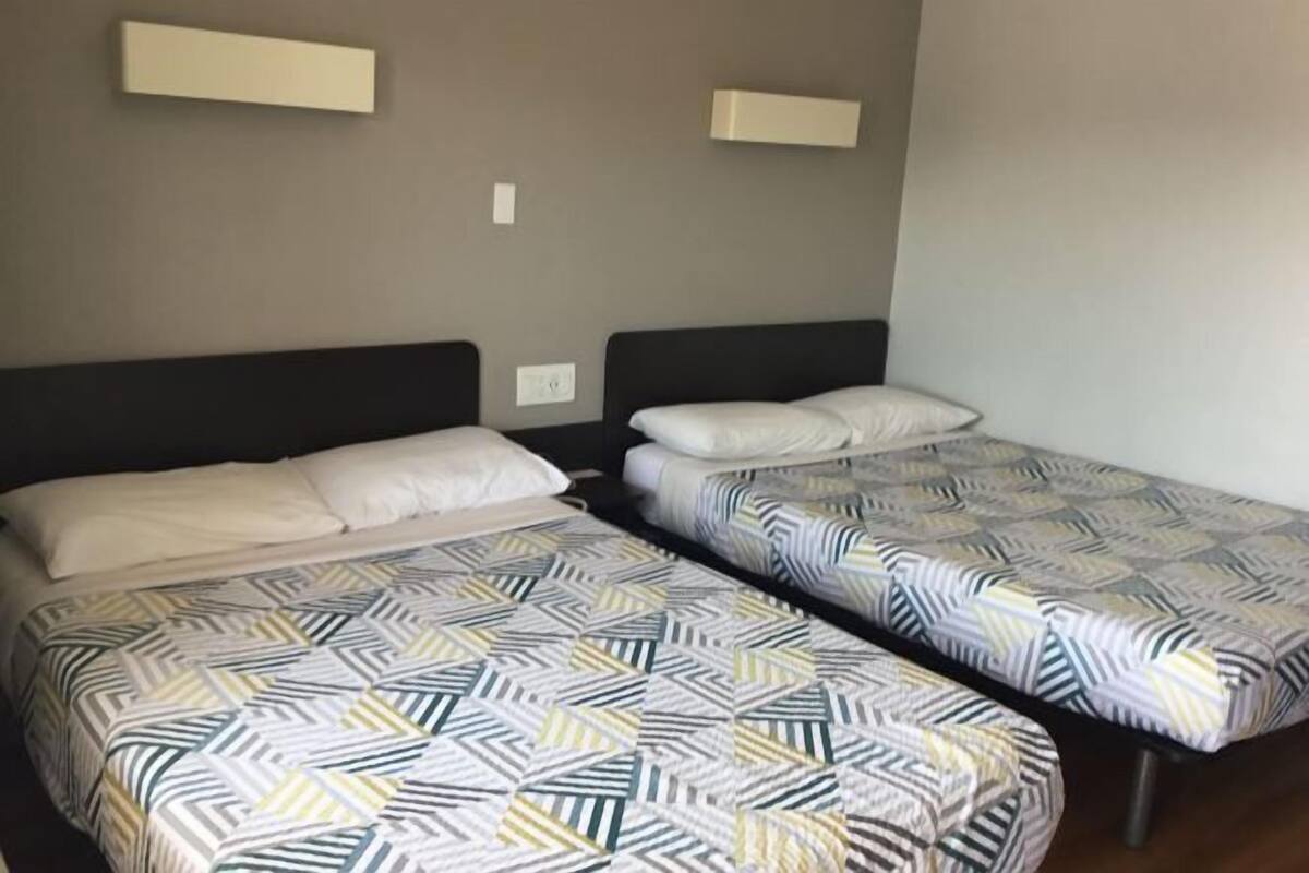 Wi-Fi de cortesia, roupa de cama