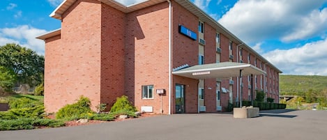 Vista frontal de la propiedad