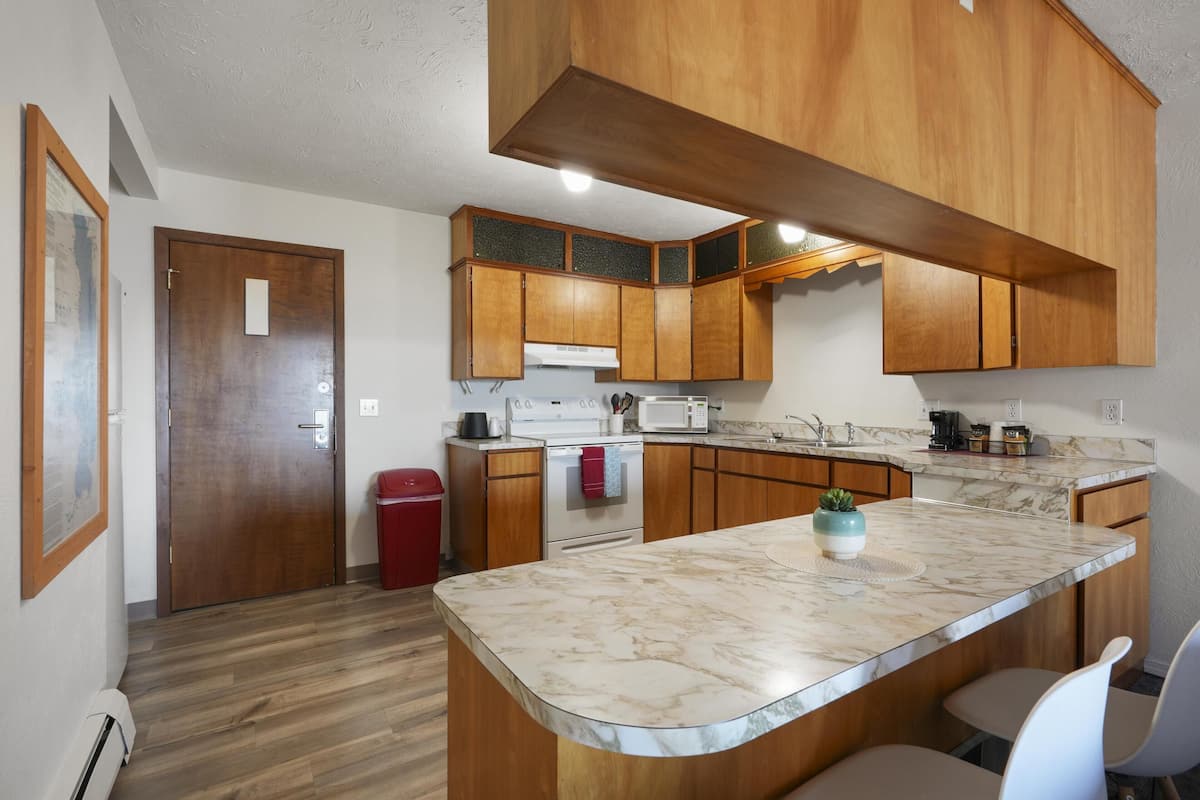 Suite, 2 Queen Beds, Kitchen (Deck, Lake View) | Room amenity