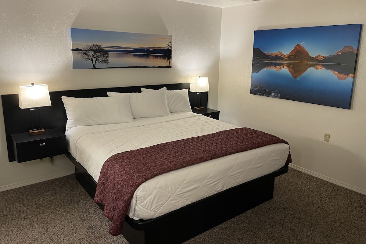 Room, 1 King Bed (Interior Access, No Windows)