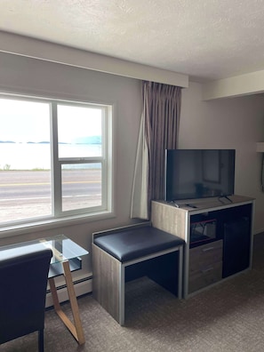 Room, 1 King Bed, Lake View (Interior Access) | Premium bedding, iron/ironing board, cots/infant beds, rollaway beds