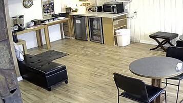 Petit déjeuner en libre-service compris tous les jours