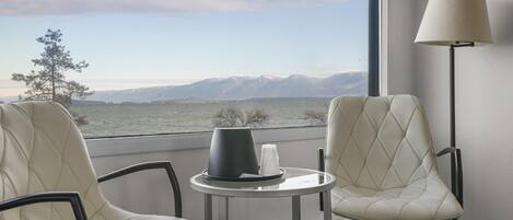 Premium Room, 1 King Bed, Lake View | Room amenity