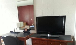 Chambre, 1 grand lit, non-fumeurs | Bureau, espace de travail pour ordinateur portable