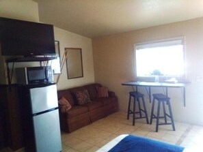 Réfrigérateur, micro-ondes, cafetière/bouilloire