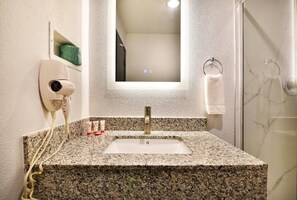 Regadera, amenidades de baño gratuitas, toallas, jabón