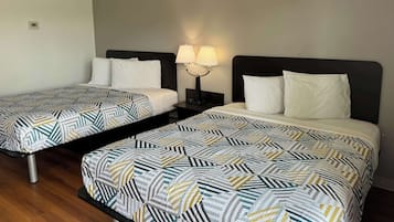 Bureau, fer et planche à repasser, accès au Wi-Fi (inclus)