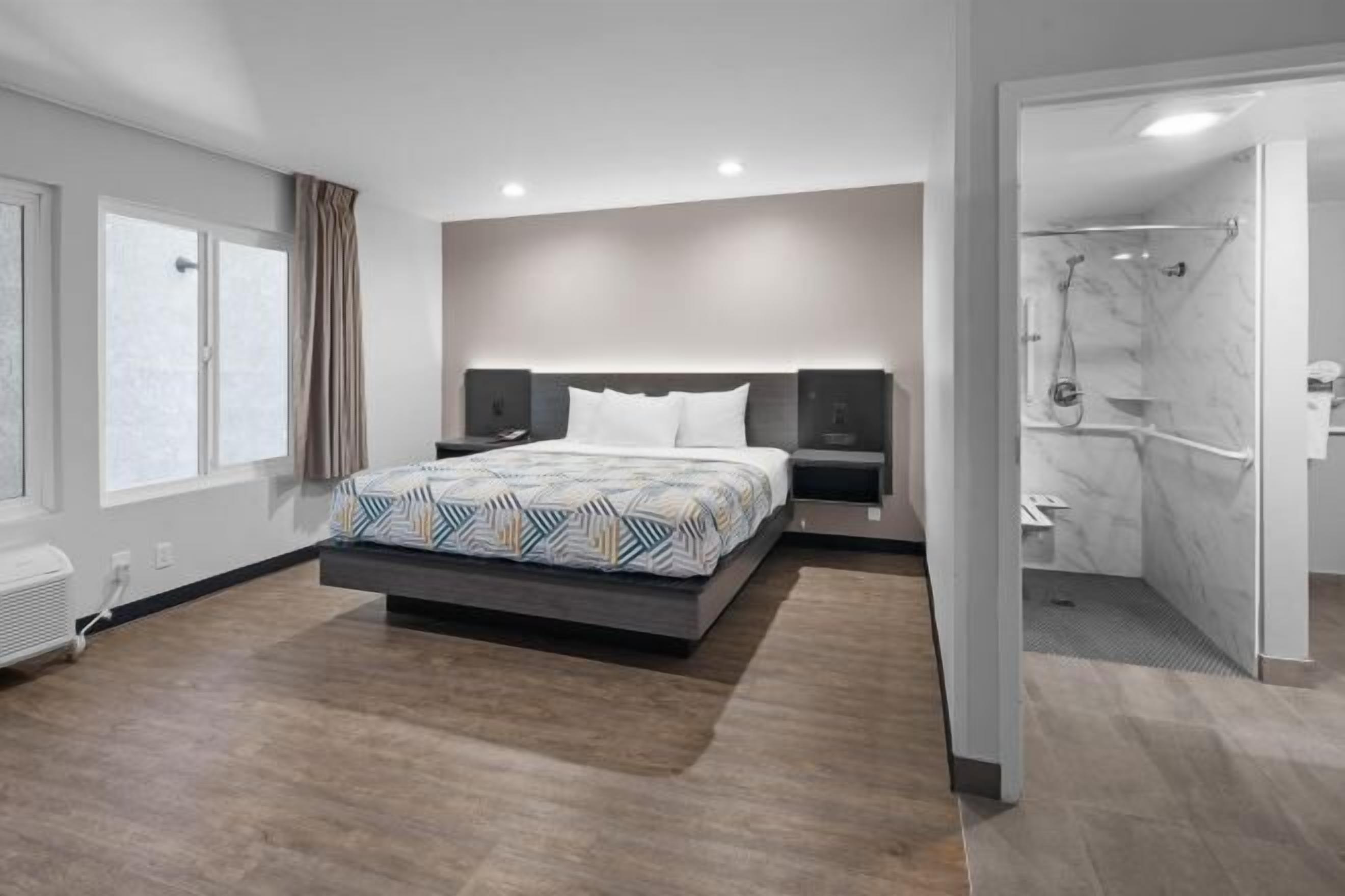 Blendingsgardiner, wi-fi (inkludert) og sengetøy