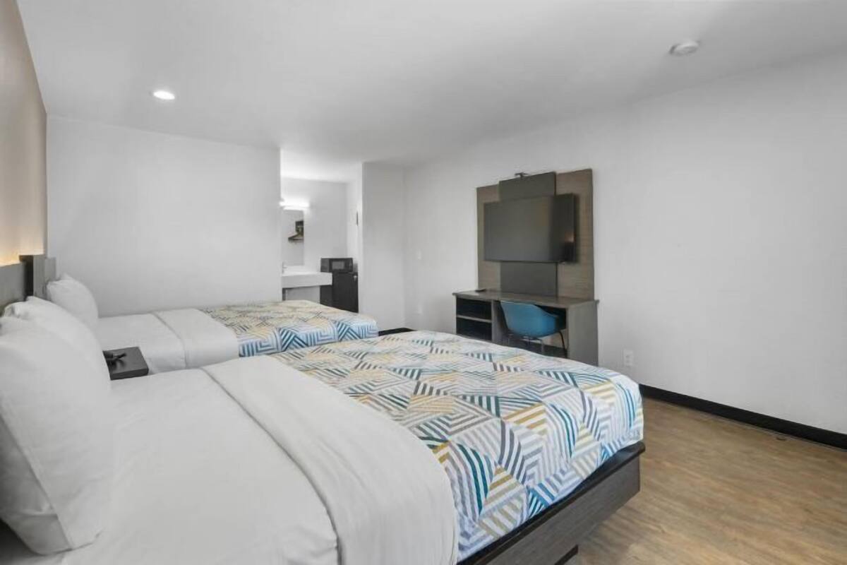 Cortinas blackout, Wi-Fi de cortesia, roupa de cama